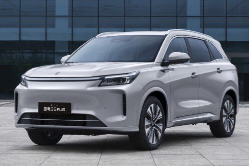 230km超长续航+全时四驱，第三代蓝电E5 PLUS重塑家用SUV格局